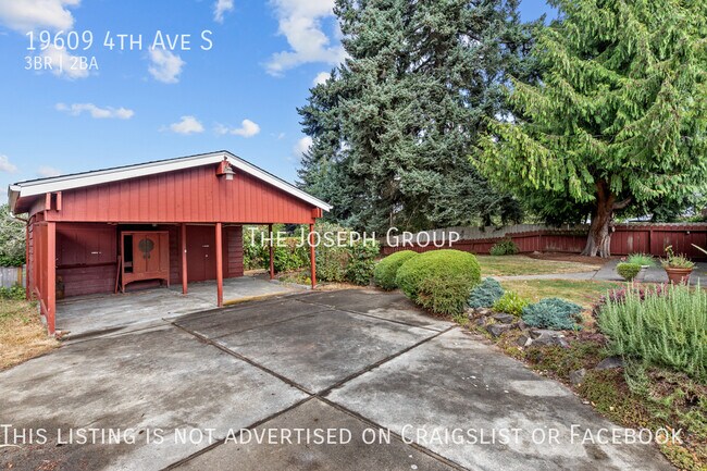 Building Photo - Beautifully updated 3 bed/1.75 bath in Des...
