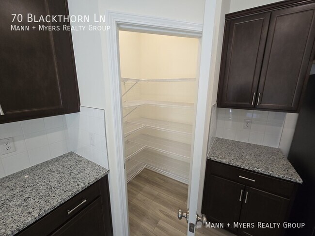 Building Photo - 70 Blackthorn Ln