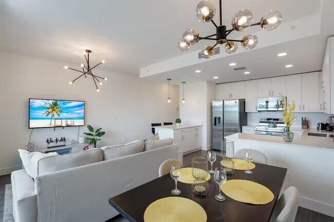 Building Photo - 1709 N Tamiami Trl