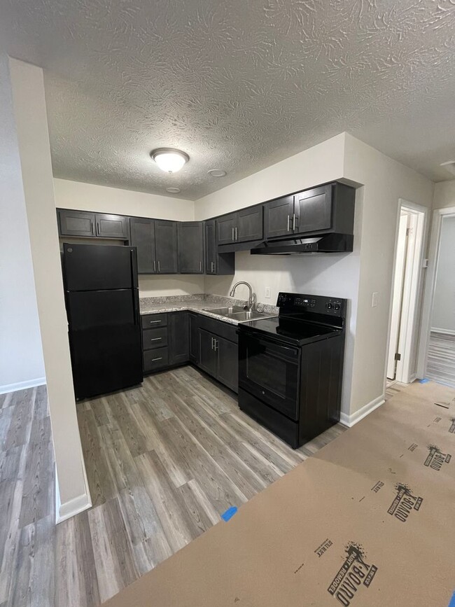 Building Photo - Newly Remodeled Apartment for Rent