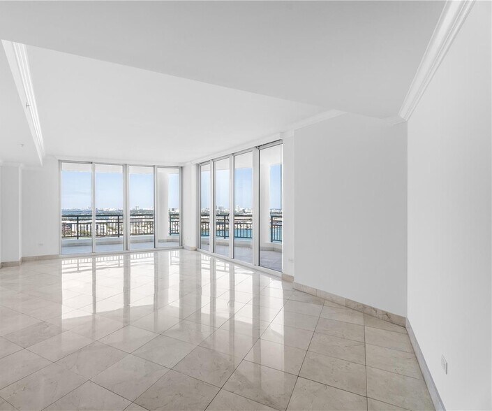 Building Photo - 848 Brickell Key Dr