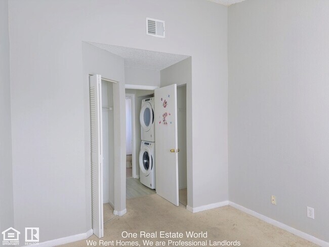 Building Photo - 2504 Woodgate Blvd