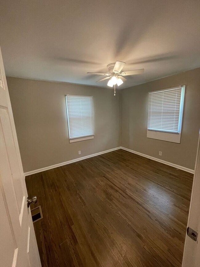 Building Photo - Lovely 3-Bedroom Home in a Great Location ...