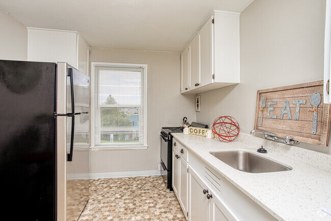 1BR,1BA-625SF - View at Manette