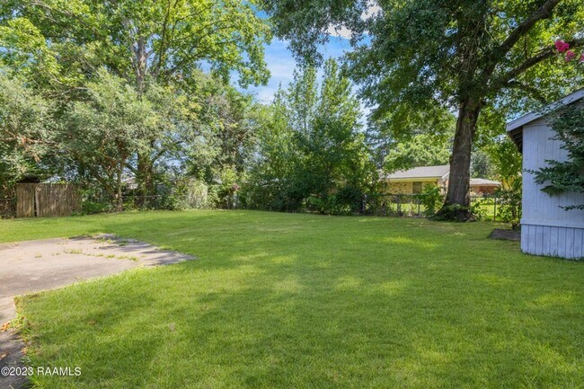 Building Photo - 3 bed, 2 bath brick-on-slab on Johnston Street