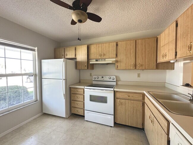 Building Photo - "Charming 2-Bed, 2-Bath Oasis in New Port ...