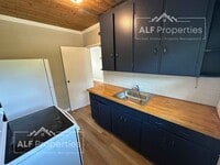 Building Photo - 1301 S 10th St