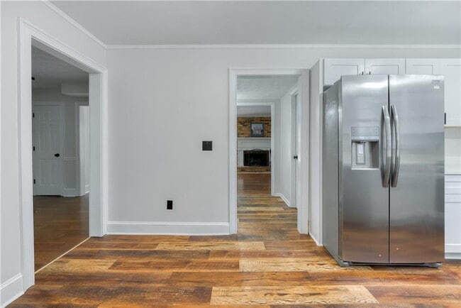 Building Photo - 61 Powers Ferry Rd