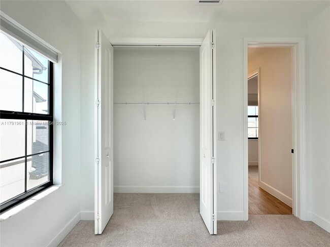 Building Photo - 8436 Lyside Dr