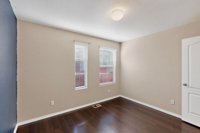 Building Photo - Executive 2 story Town house 4 Bedroom 3 b...