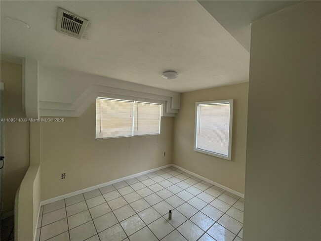 Building Photo - 6108 Cresthaven Ct