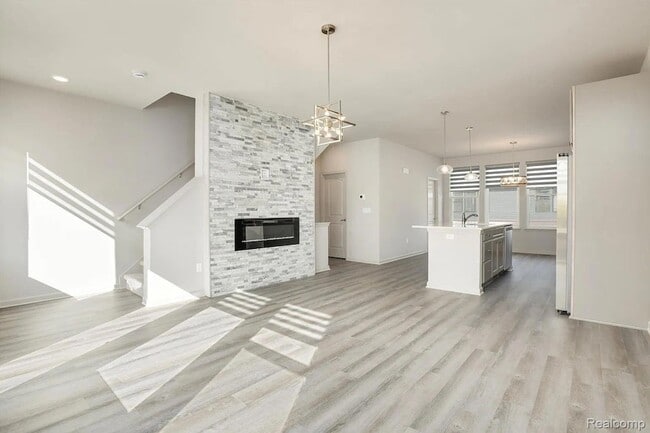 Building Photo - 2151 Park Dr
