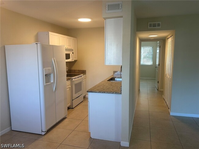 Building Photo - 4621 Bayshore Dr