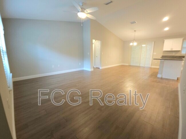 Building Photo - 9999 N Sandree Dr