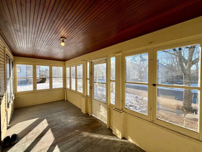 Building Photo - 619 Werle Ave