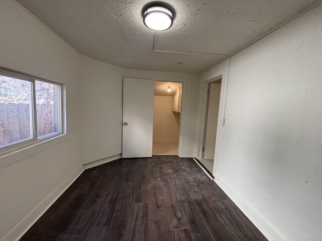 Building Photo - 1395 S 900 E