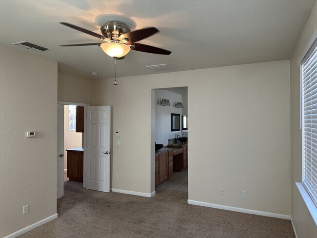 Building Photo - Lathrop 5 Bedroom 3 Bathroom Home