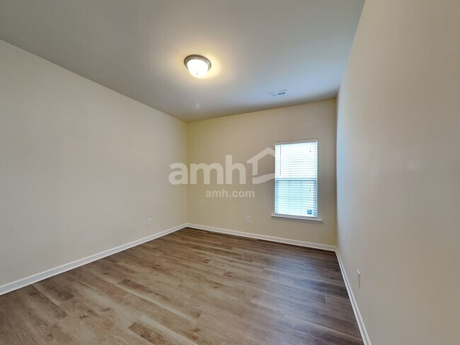 Building Photo - 118 Still Water Cir