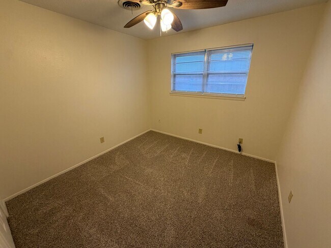 Building Photo - 5003 Hall Ave