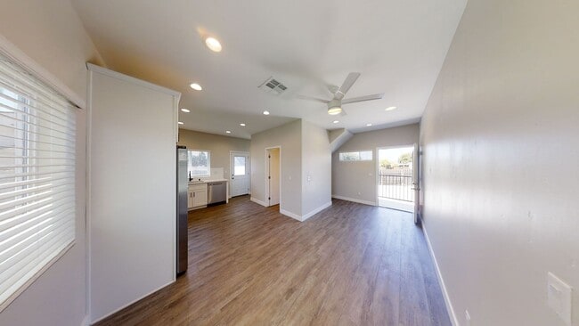 Building Photo - 4BD/2BA, Great Outdoor Space!