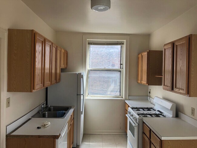 Building Photo - Spacious Lincoln Square