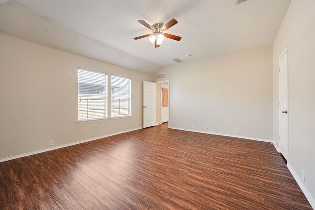 Building Photo - 8420 Silverbell Ln