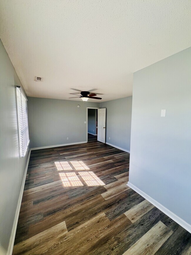 Building Photo - 105 Foxtrail Dr