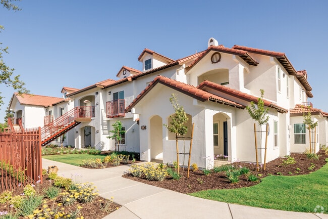 Building Photo - The Villas at Ellis Manor