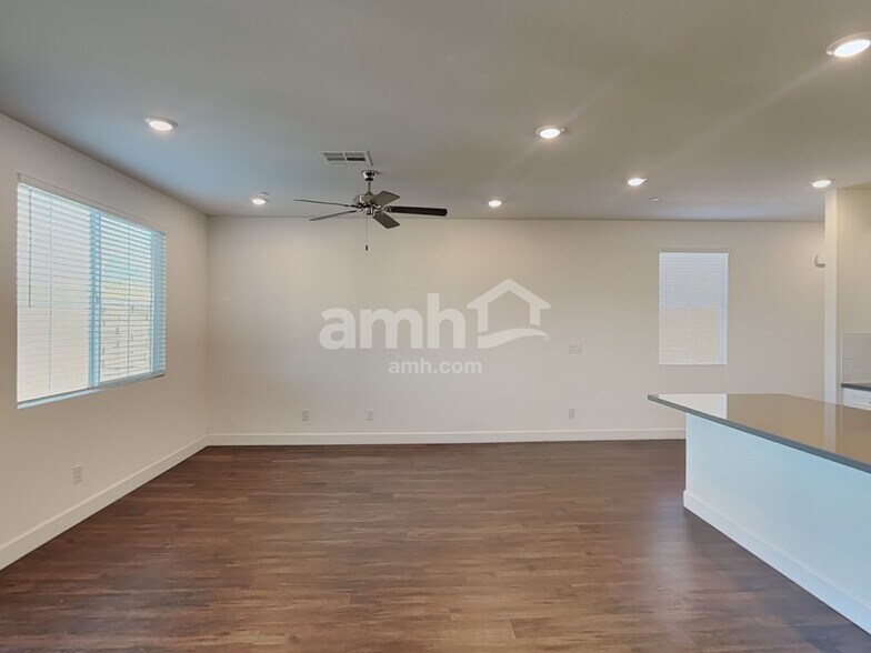 Building Photo - 284 Yasmin Daylily Pl