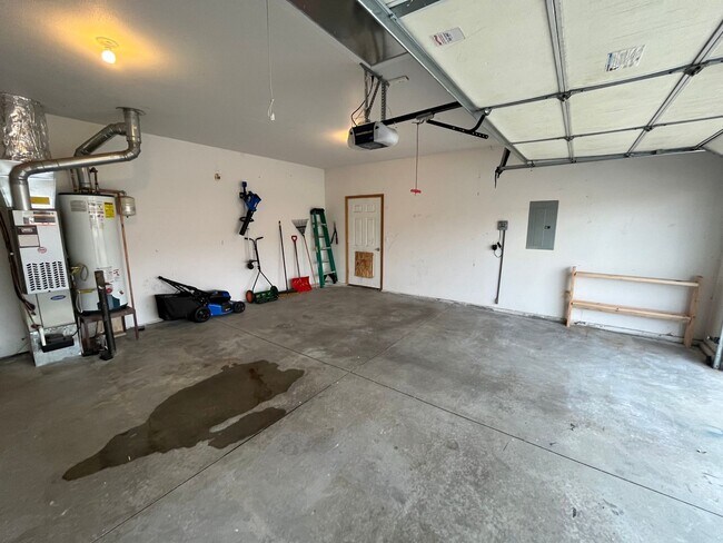 Building Photo - Single Level Home Close to Mountain View High School