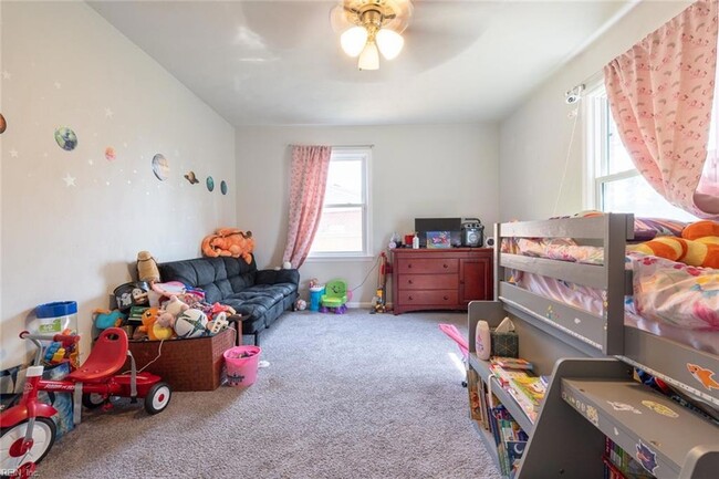 Building Photo - 1217 Lakeview Dr