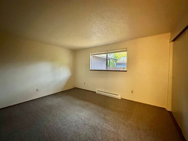 Building Photo - 3809-3811 SE 164th Avenue