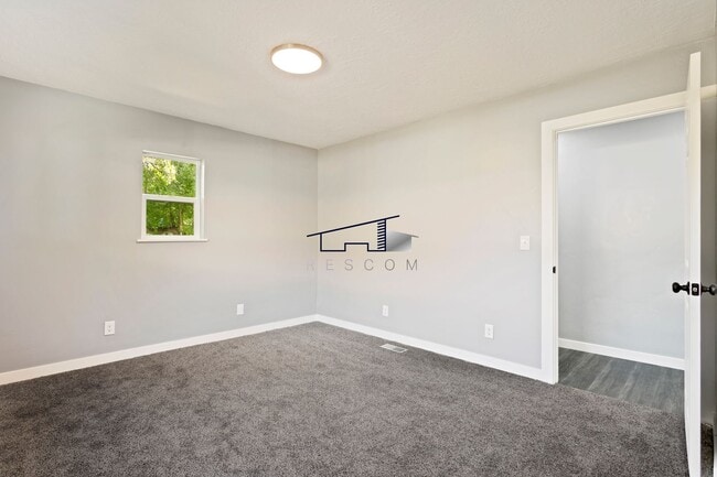 Building Photo - Updated Ogden 4 Bedroom 2 Bathroom Home Av...