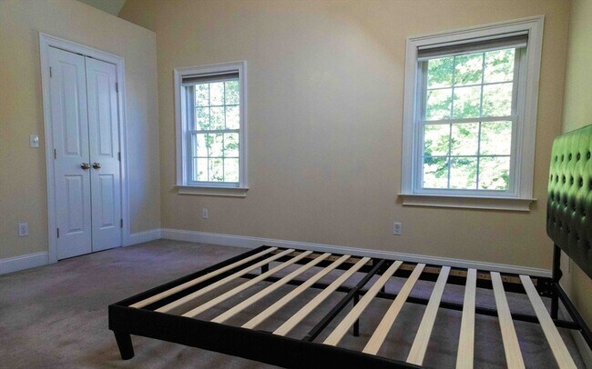 Building Photo - 171 N Main St