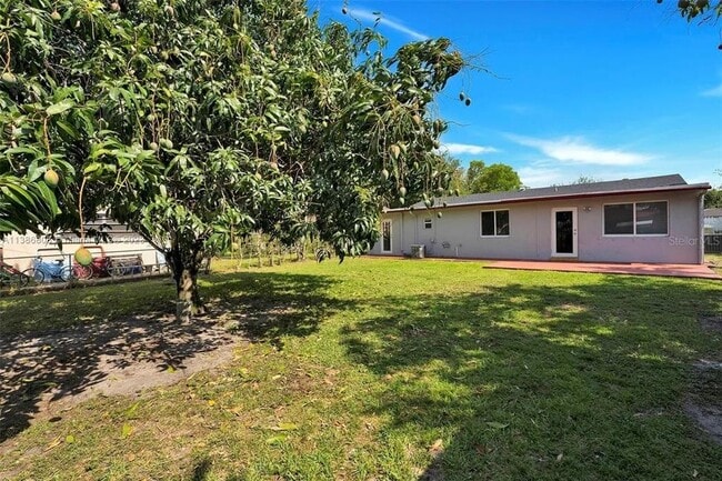 Building Photo - 437 Swan Ave