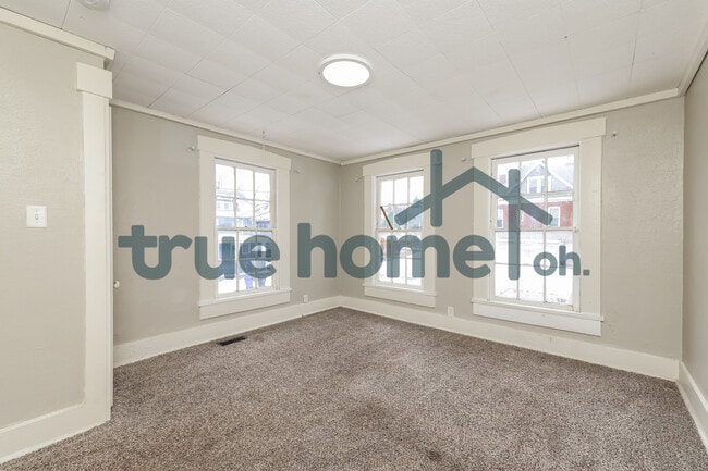 Building Photo - 121 Glencoe Ave