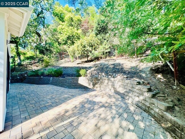 Building Photo - 6 Linda Vista