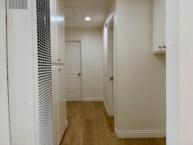 Building Photo - 529
