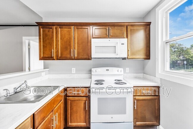 Building Photo - 618 Elmwood Ave