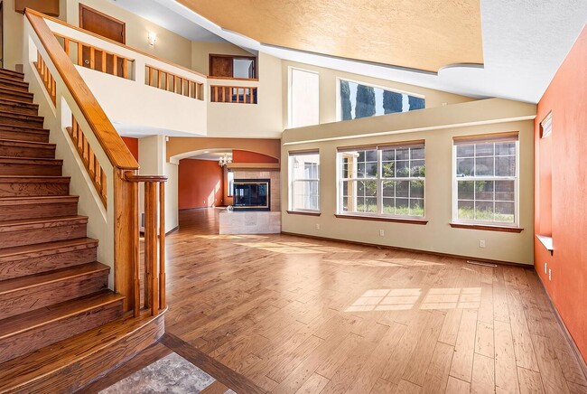 Building Photo - 9441 Allande Rd NE