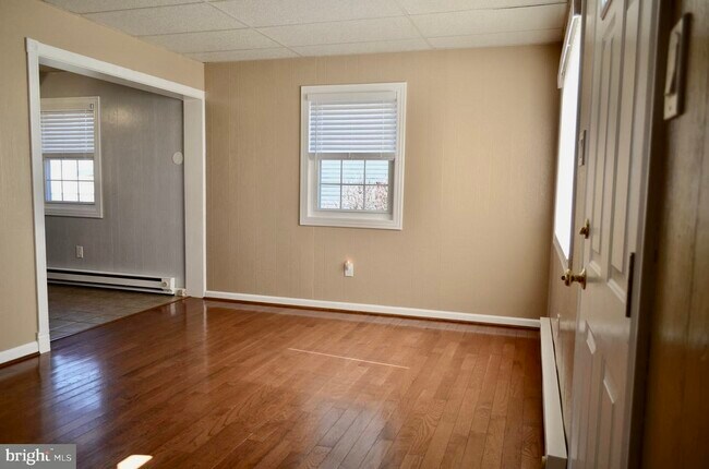 Building Photo - 415 Aspen St