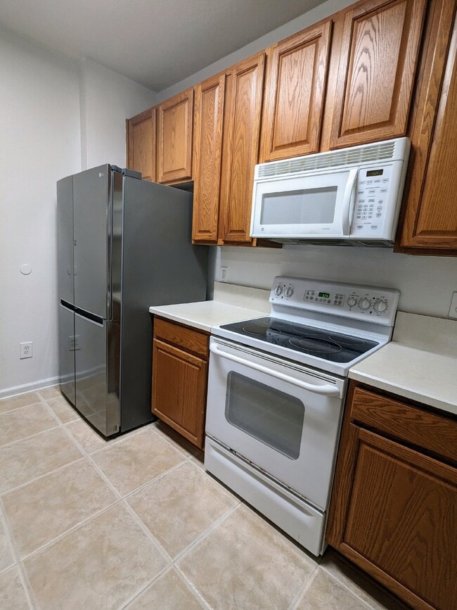 Building Photo - "Beautiful Move-In Ready 3/2 Condo near Town Center & UNF - Move In Today & $500 Off February Rent!"