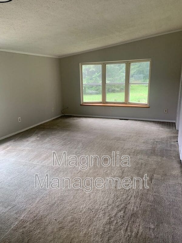Building Photo - 472 Hawks Rd