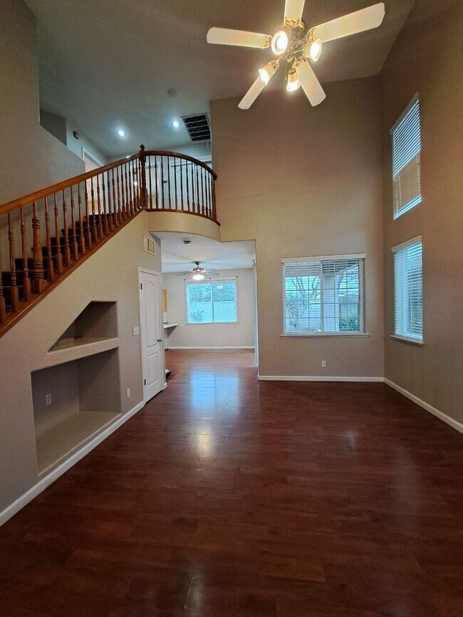 Building Photo - Comfortable 3BR Two-Story Home in Secure Fresno Community!