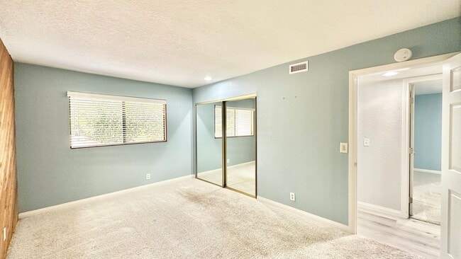 Building Photo - Beautiful Scenic Country Property with Vie...