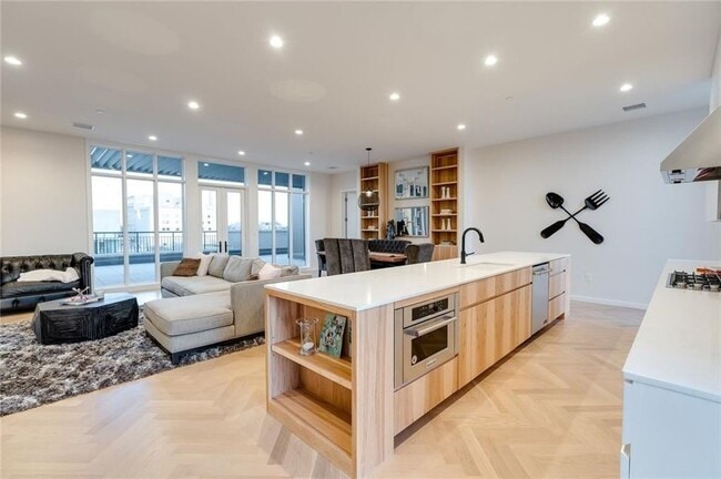 Building Photo - Fully Furnished-Posh Urban Penthouse in Midtown OKC- 1600 Sq. Ft. Rooftop Terrace with 360 degree...