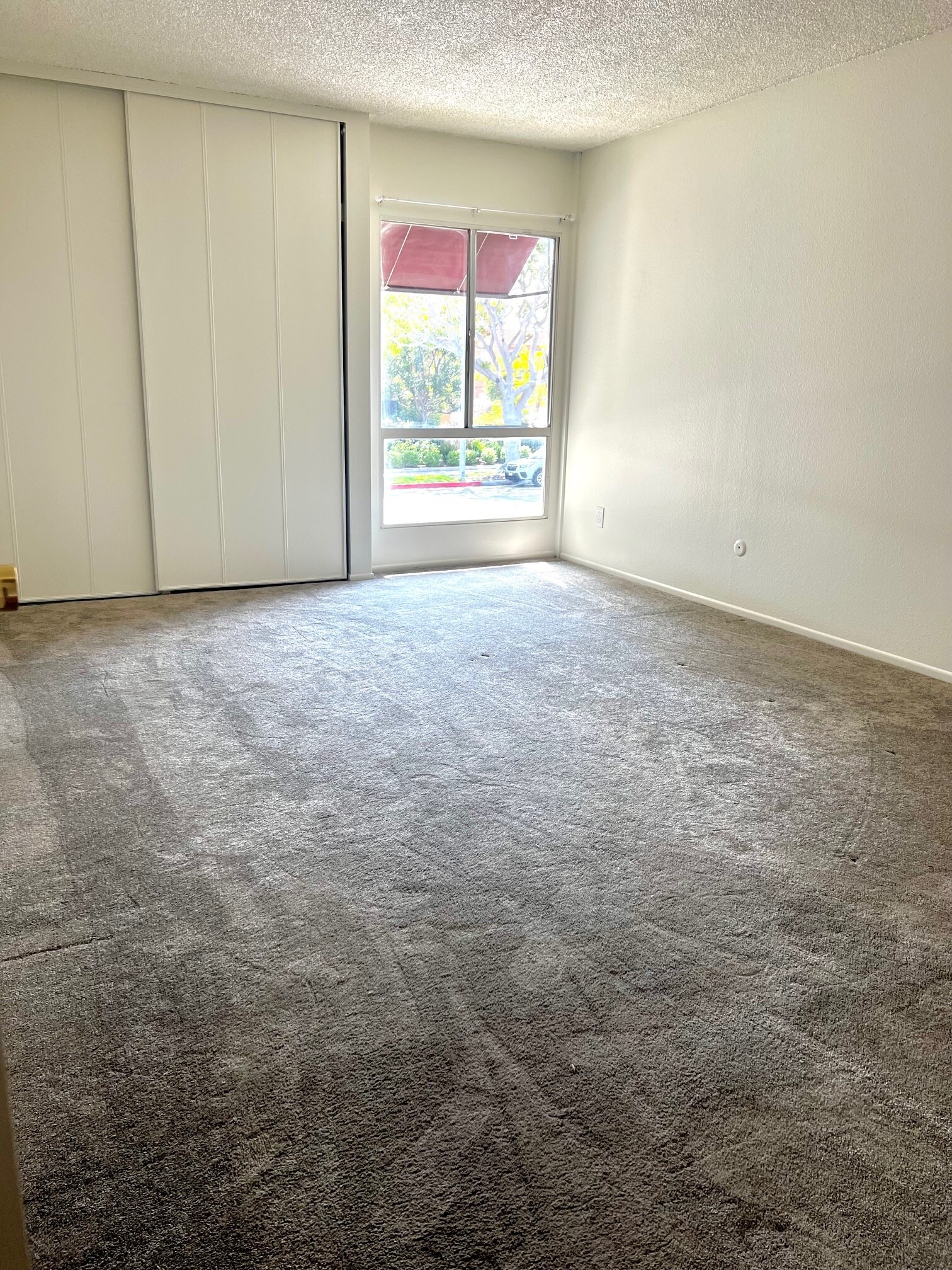 Master BR - 4900 Overland Ave