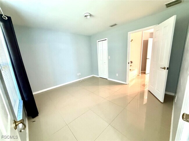 Building Photo - 2911 40th St SW