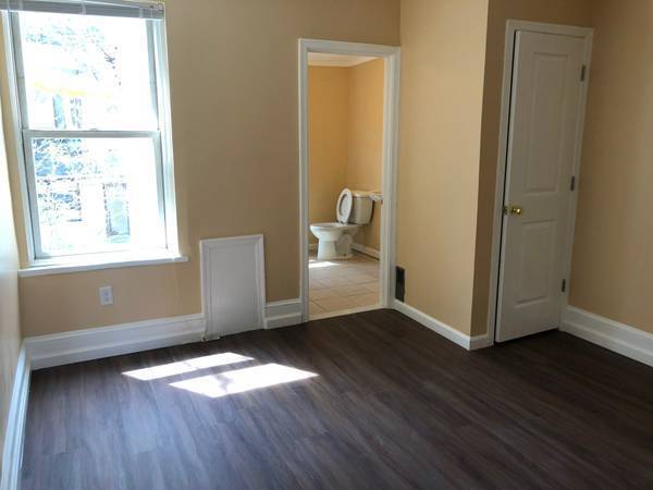 Building Photo - Great 2BR/2BA home in Prime location in University City. Available Nov 5th