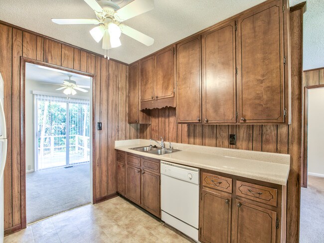 Building Photo - 2308 Vincent Dr